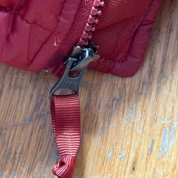 The North Face Women's Burgundy Puffer Cropped Jacket - Picture 2 of 10